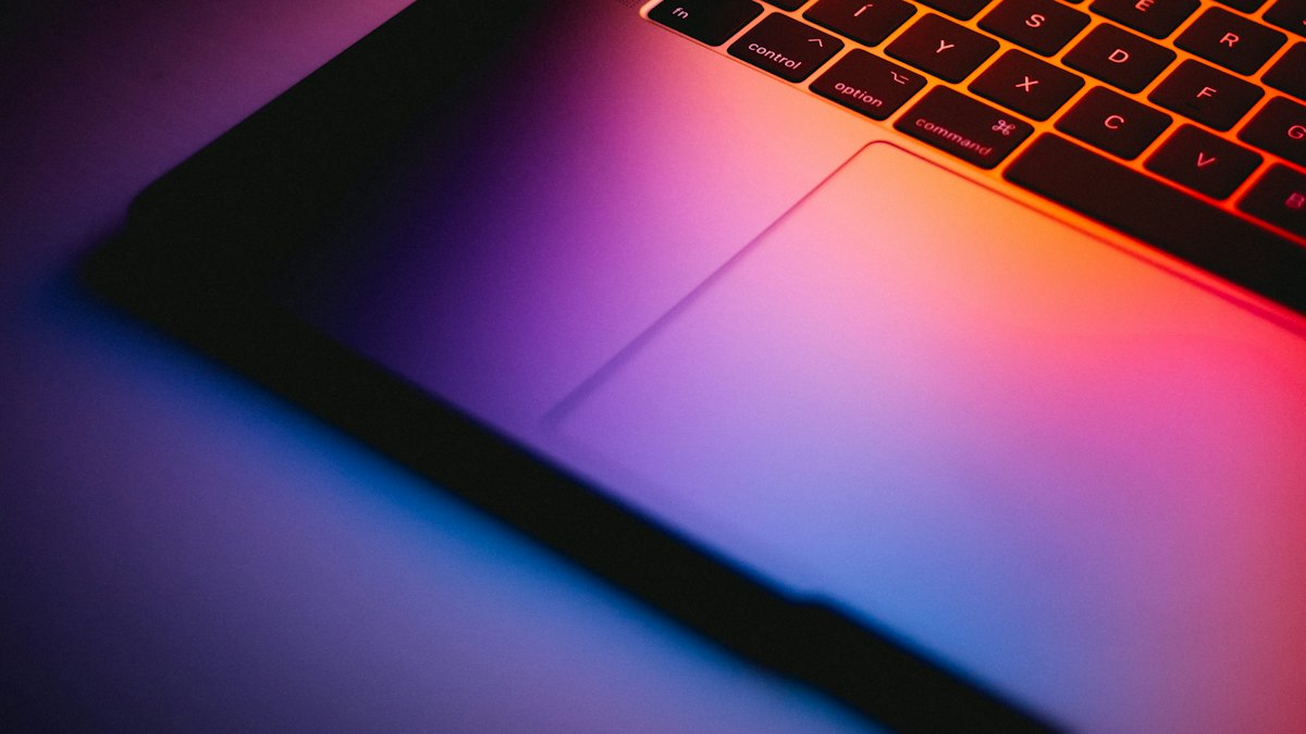 Ordinateur portable avec marketing sur les réseaux sociaux