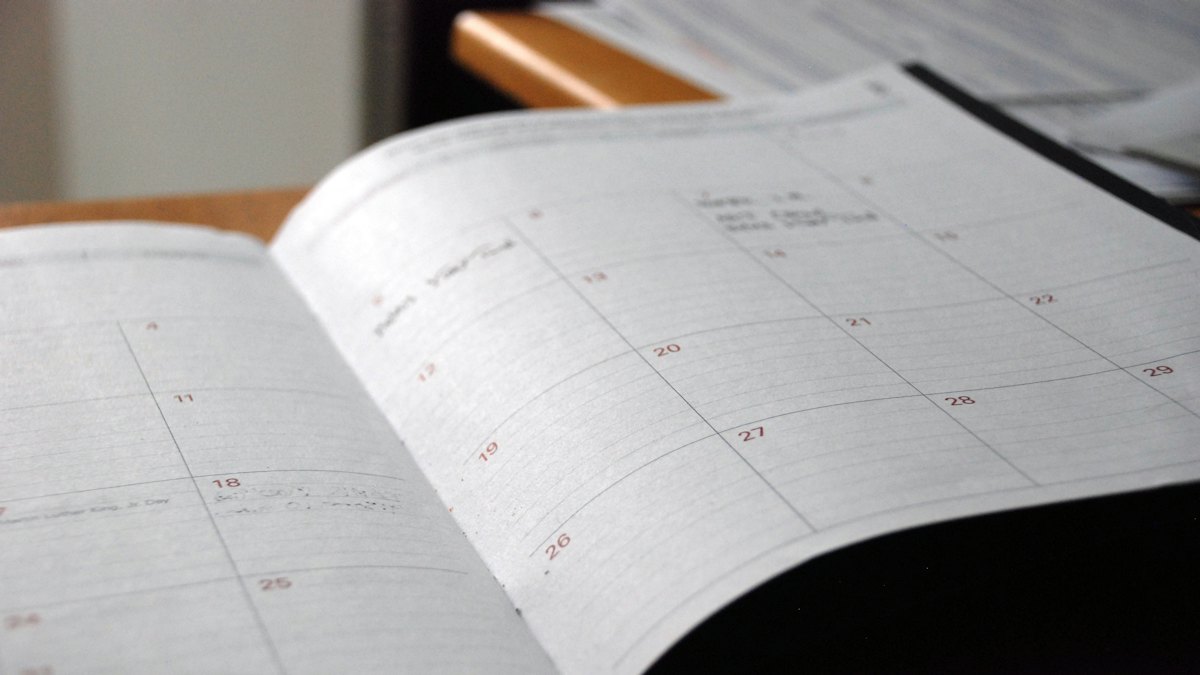 Calendrier et agenda de planification sur un bureau